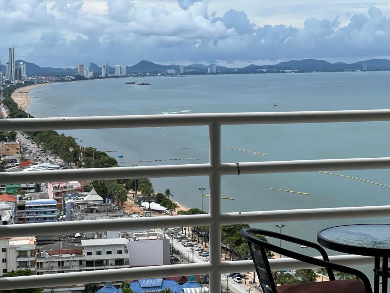 Viewtalay Beachfront By Nd Pattaya Ngoại thất bức ảnh